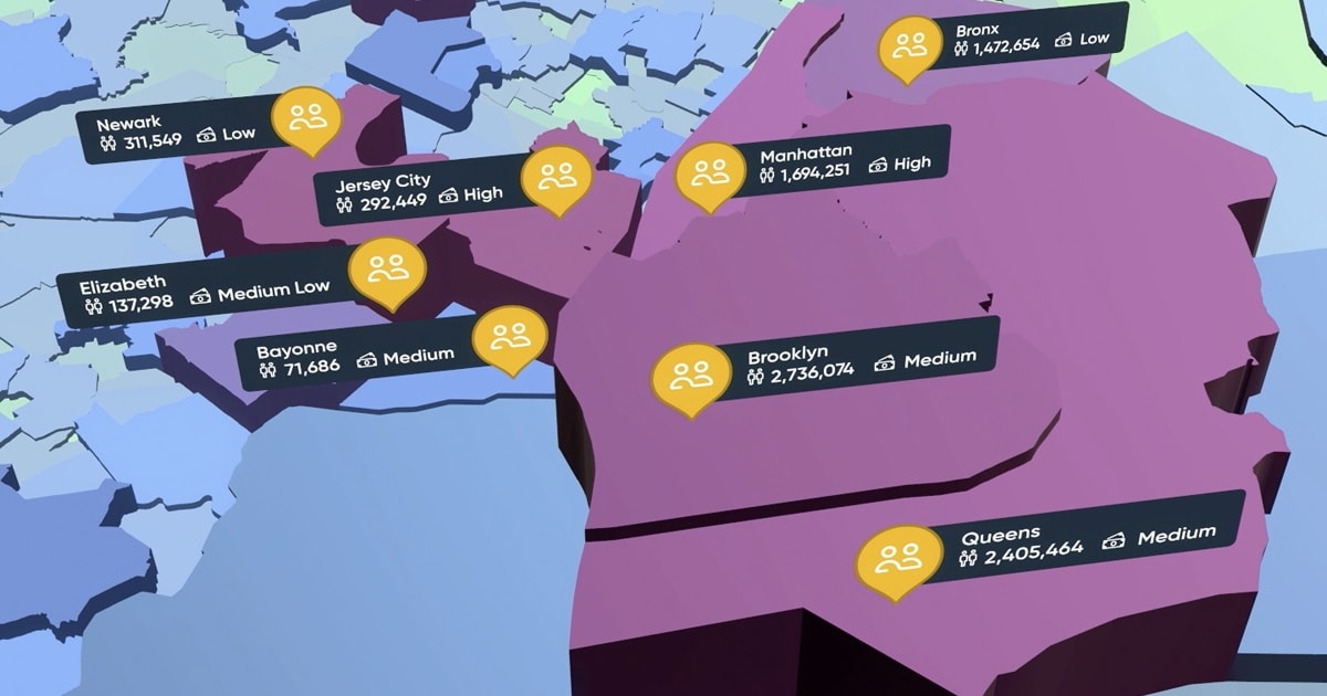 3D map of the NYC area with yellow pins labeling Brooklyn, Queens, Manhattan, Bronx and nearby cities, showing populations and risk levels.