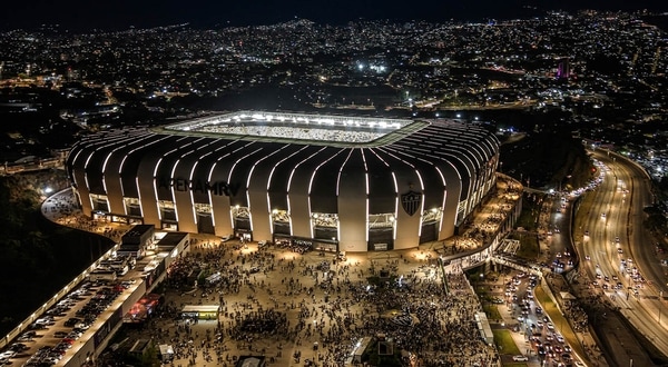 Traffic outside Arena MRV, a football stadium in Brazil.